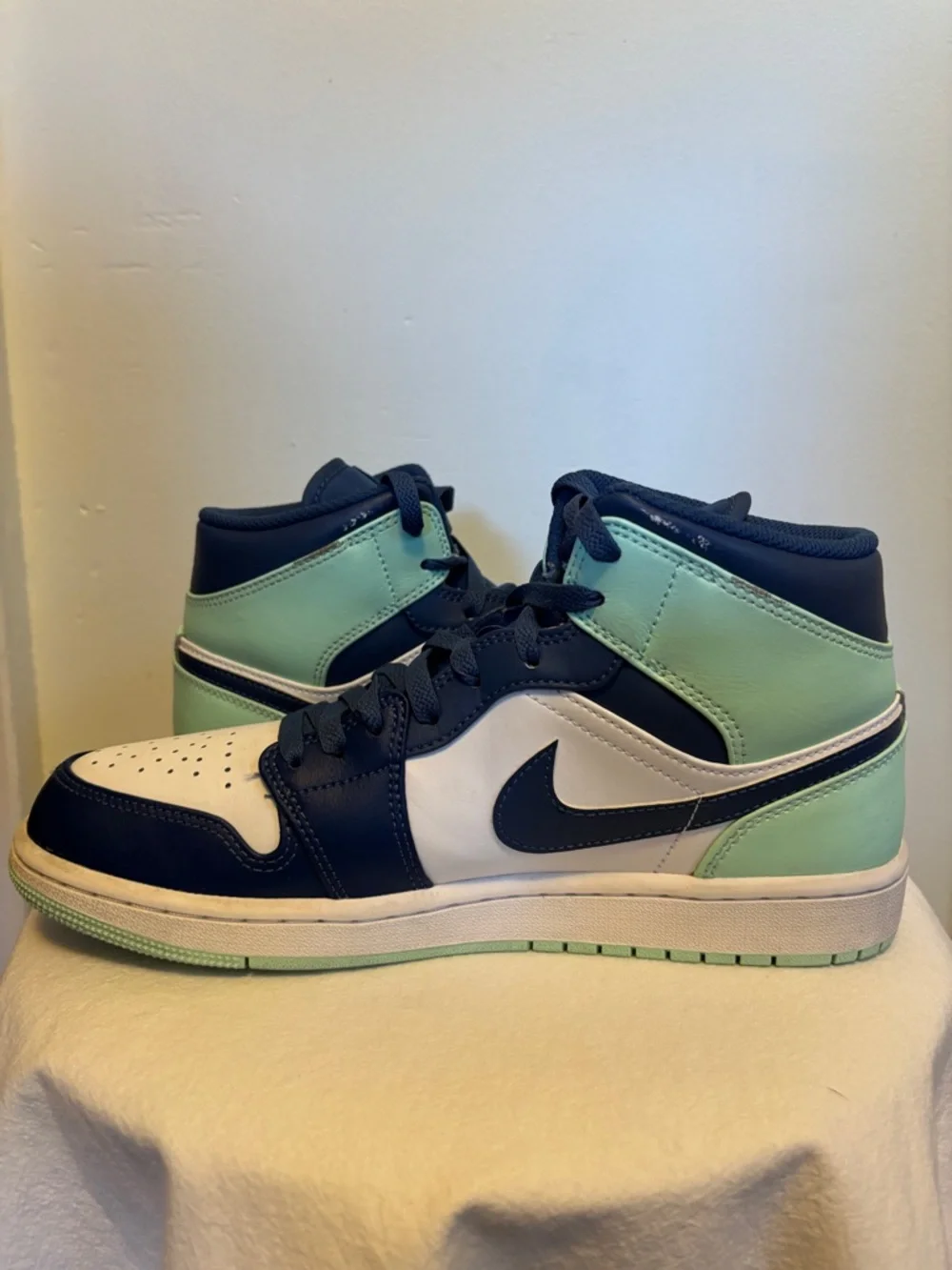 Air Jordan 1 Mid Mystic Navy Mint Foam White 554724-413 Men’s Sz 9